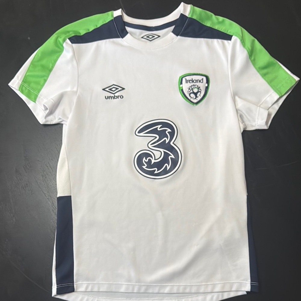 Umbro Ireland Jersey White with Green and Navy size YM